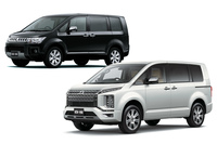 マイナーチェンジの前(左)と後(右)の、「デリカD:5」。“顔”のサイズアップや光り物の使用面積の拡大、より緻密なデザインの採用などにより、マイナーチェンジ後のモデルでは、高級感が追求されている。