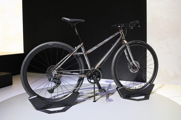 ベース車両となったクロスバイク風の「Y-00B:Base」。フレーム、バッテリーやドライブユニットなどは「Y-00B:Bricolage」と共通。