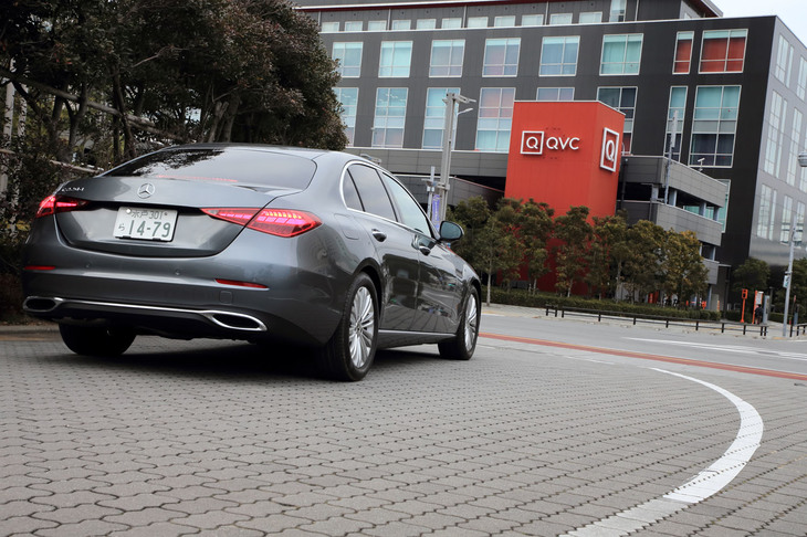 ロングドライブに好適な性能を有していた新型「Cクラス」。世はSUVが全盛だが、「走りの質を重視するなら、やはりセダン」と感じさせるクルマに仕上がっていた。