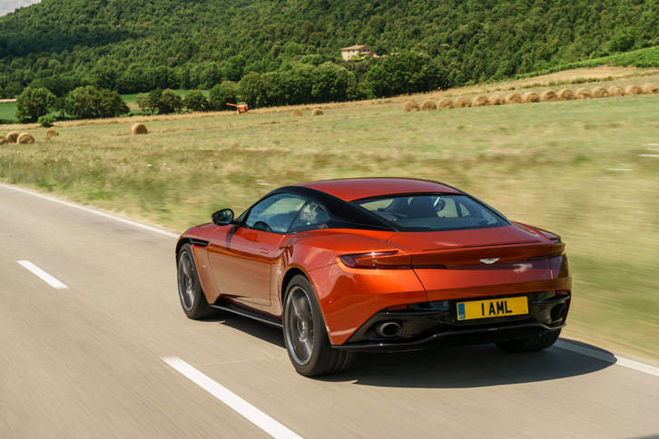 「DB11」の車両重量は1770kg。前後重量配分は前:後ろ=51:49と公表されている。