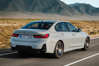 「BMW 3シリーズ」が仕様変更 新デザインでよりモダンにの画像