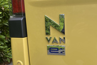 2024年10月10日に発売された「ホンダN-VAN e:」は、軽商用車「N-VAN」をベースとした軽商用EVだ。個人ユース向けの「FUN」グレード(写真)の車両本体価格は291万9400円。