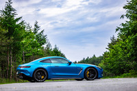 ロングノーズに、後退した小さなキャビン、ロー&ワイドでファストバックというプロポーションを初代モデルから継承。ボディーサイズは全長×全幅×全高=4730×1955×1355mmで、ホイールベースは2700mm。