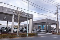 敷地面積約865坪に約70台の在庫を持つ、日本において同ブランド最大級の規模を誇る認定中古車販売拠点となる。