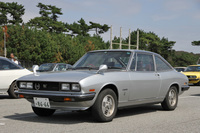 1977年11月以降の「量産角目」モデル。当時流行していたスラントノーズ化する案もあったが、ジウジアーロの「やらないほうがいい」という意見でボツになったという。後に2リッターのスターシリーズや2.2リッターのディーゼル搭載車なども加えられた。排ガス対策後に車両価格は軒並み上がったが、オートエアコンなど装備の充実した最終型のトップグレードである「2000XE」(写真)の価格は250万円を超えた。