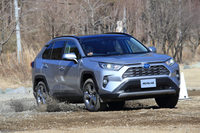 トヨタRAV4ハイブリッドG(写真=荒川正幸)