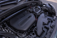 2リッター直4ディーゼルターボエンジンは、最高出力190PS/4000rpm、最大トルク400N・m/1750-2500rpmを発生。8段ATと組み合わされる。