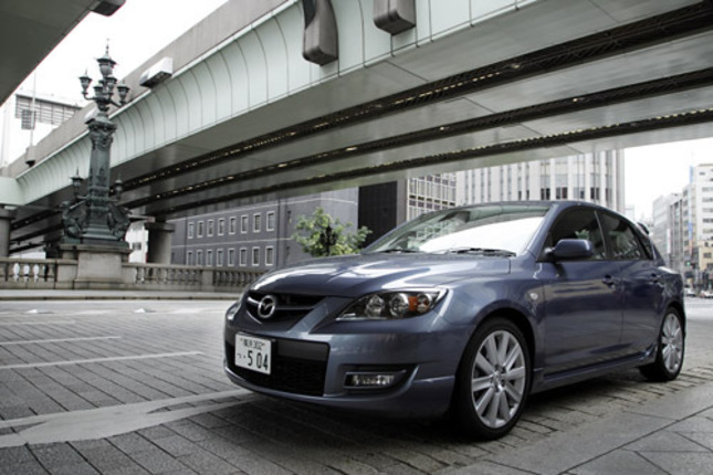【スペック】全長×全幅×全高=4435×1765×1465mm/ホイールベース=2640mm/車重=1390kg/駆動方式=FF/2.3リッター直4DOHC16バルブターボインタークーラー付き(264ps/5500rpm、38.7kgm/3000rpm)/価格=241万円(テスト車=264万1000円/SRSエアバックシステム=6万8250円/ディスチャージヘッドランプ+撥水機能=6万3000円/BOSEサウンドシステム=6万8250円/アドバンストキーレスエントリー&スタートシステム=3万1500円)