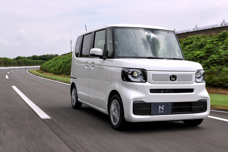 ホンダいわく、動力性能や快適性といった“走り”に関する部分は、先代でもライバルに勝っていたという「N-BOX」。今回の新型では、追いついてきたライバルをあらためて突き放すべく、改良が加えられた。