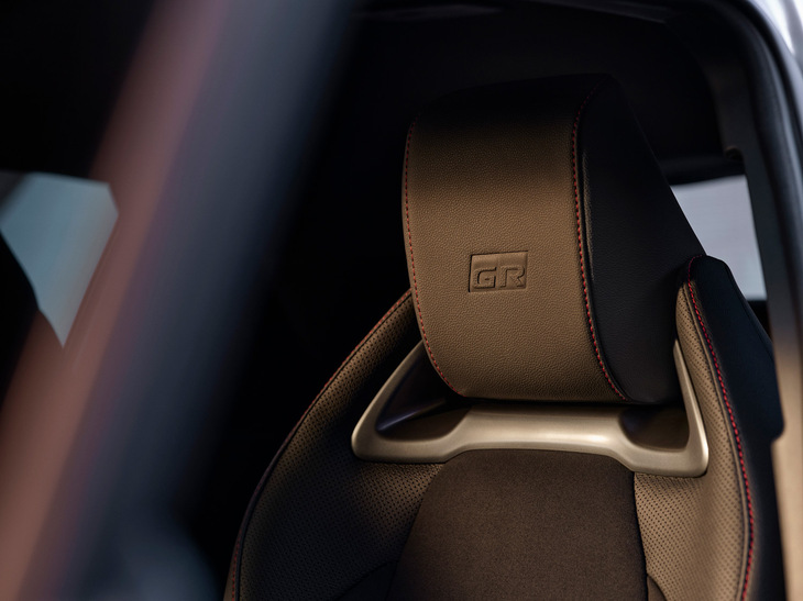 新型トヨタC-HR(フロントシート)