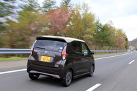 マイルドハイブリッドシステムの減速時の回生エネルギーは先代比で約2倍になり、アイドリングストップ時間は同約10%アップ、モーターアシスト時間は同10倍以上に拡大したという。燃費値はWLTCモードが19.2km/リッターで、JC08モードが25.2km/リッター。