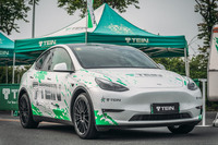 同じくテスラの「モデルY」。こちらはロングレンジの四輪駆動モデルだ。