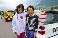 「スマート・ジェレミー」の前でヴィンクラー氏と筆者。2013年ルツェルンにて。