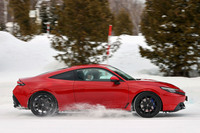 FFでも雪上で安定したドライブができた「プレリュード」。後輪が滑り始めてもすぐにリカバリーができた。