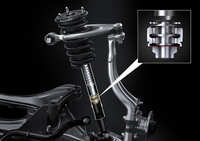 足まわりには微小な入力に対しても減衰力を発生させる「スウィングバルブショックアブソーバー」を採用した。