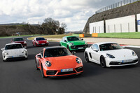 2002年の初代「カイエン」登場より、“911デザイン”によるラインナップ拡充を推し進めてきたポルシェ。その成功は、いつまで続くのだろうか?(写真は2022年当時の「GTS」モデル群)