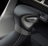 トヨタがレクサスの最上級SUV「LX」を一部改良 新グレード“Fスポーツ”を設定の画像