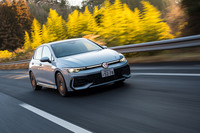 ガソリンエンジンモデルは全車がマイルドハイブリッドを搭載。高速道路に限らず、一般道でもアクセルオフ時には積極的にコースティングして燃費を稼ぐ。