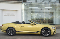 4リッターV8エンジン搭載の「コンチネンタルGT V8コンバーチブル」は、2019年9月にクーペの「コンチネンタルGT V8」とともに日本導入がアナウンスされた。