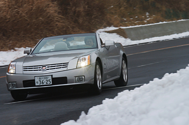 【スペック】全長×全幅×全高=4520×1850×1290mm/ホイールベース=2685mm/車重=1679kg/駆動方式=FR/4.6リッターV8DOHC32バルブ(324ps/6400rpm、42.9kgm/4400rpm)/車両本体価格=1150.0万円(テスト車=同じ)