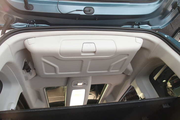 シトロエン・ベルランゴMAX BlueHDi(リアシーリングボックス)