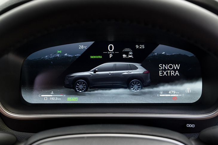 新規設定された「スノーエクストラ」モードは、リアのモーターが常時駆動するフルタイム4WDになるのが特徴だ。