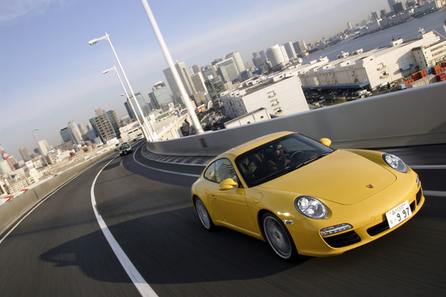 【スペック】全長×全幅×全高=4435×1810×1300mm/ホイールベース=2350mm/車重=1500kg/駆動方式=RR/3.8リッター水平対向6DOHC24バルブ(385ps/6500rpm、42.8kgm/4400rpm)/価格=1451万円(テスト車=1554万4000円/フロアマット=3万円/シートヒーター=7万4000円/スポーツクロノパッケージ=19万4000円/LSD=20万円/カラークレストセンターキャップ=3万円/アダプティブスポーツシート=44万6000円/フロントレザーシート=6万円)