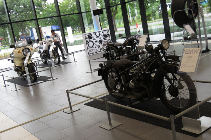 会場には二輪モデルも展示されていた。