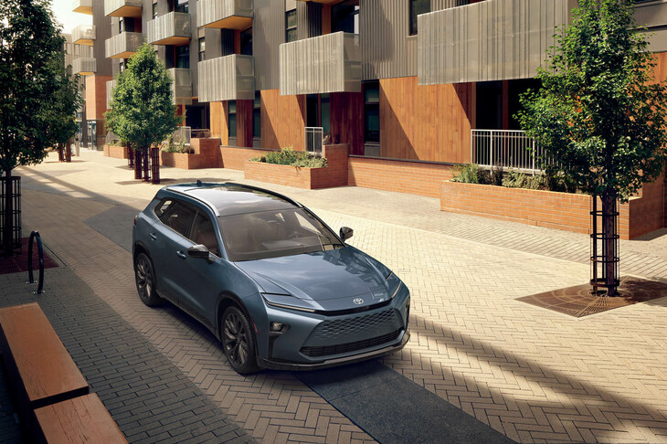 日本より一足先に北米で詳細情報が公開された「クラウン シグニア」。新型「クラウン エステート」の北米仕様車といわれ、2024年夏にデリバリーを開始する予定だ。