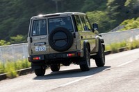 ドライバーが積極的に操作しないとうまく運転できない「ランドクルーザー“70”」には、それゆえ操る喜びにあふれている。