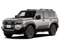 「ランドクルーザー“250”」の最上級グレード「ZX」。20インチのタイヤ&ホイールのほか、ブラックのフードモールディングやグレーのバンパー&グリルプロテクターなどを装備する。