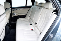 後席については、レッグルームの長さ(縦方向)が従来モデルより18mm広げられた。