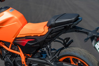 ハスクバーナ・ヴィットピレン401(6MT)/KTM 390デューク(6MT)/ハスクバーナ・スヴァルトピレン250(6MT)/トライアンフ・スピード400(6MT)【試乗記】の画像