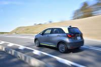 新型「フィット」は、ヤケにコーナリング性能がいい!(写真=池之平昌信)