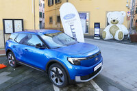 同市で。「フォード・エクスプローラーE」。2024年に発売された電動クロスオーバーSUVである。