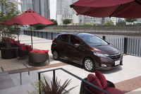 この日2番目にテストドライブしたのは「ハイブリッドL Honda SENSING」。ボディーカラーは新規開発色の「プレミアムガットブラウンパール」。