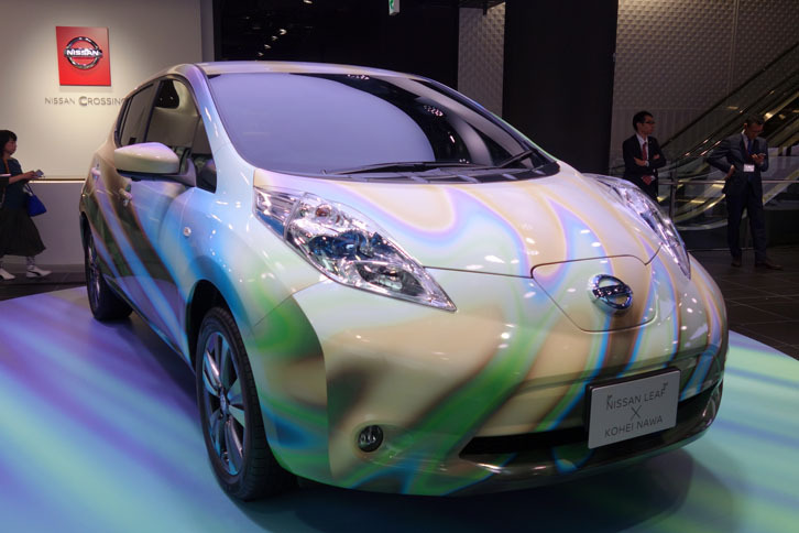 2階に展示されていた「リーフ」は、現代美術家 名和晃平氏とのコラボレーションデザイン。