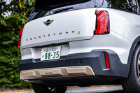 「MINIカントリーマン」は、ファーストカーとしても使える「MINI史上最大のボディーサイズ」を特徴とするSUV。初代、2代目は日本で「MINIクロスオーバー」を名乗っていたが、モデルチェンジを機に海外で使用されている「MINIカントリーマン」に車名が改められた。