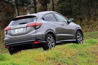 「ヴェゼル ツーリング」の車両重量は1360kg。1.5リッター自然吸気エンジンの「RS」よりも150kg重くなっている。