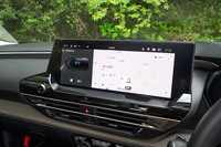 カーナビが標準装備されるのは最新世代のシトロエンならではのポイント。画面解像度が高く、くっきりと見やすい。