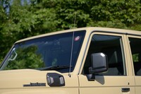 これも懐かしの伸縮式ラジオアンテナ。「ラジオを起動したら自動で展開……」といった機能はもちろんなく、乗員がクルマから降りて伸ばす必要がある。