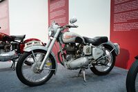 会場に展示された1960年製の「ロイヤルエンフィールド・ブリット」。長い歴史のなかで、たびたび大幅な刷新を受けてきたブリットだが、1950年代には最新のモデルに通じるスタイルが確立されていた。