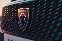 渕野「……じっと見ていると、ちょっとゾワゾワしますね」
ほった「まぁ、ルノーの新しい『クリオ』や『フィランテ』よりは、だいぶマシですけど」