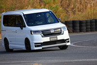 ホンダ・ステップワゴンe:HEVスパーダ プレミアムライン 無限パーツ装着車