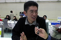 上の画像:メルセデスベンツCLSクラス CLS500
下の画像:ダイムラークライスラー日本 製品広報課
田中剛氏