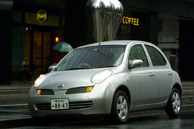 【スペック】全長×全幅×全高=3695×1660×1525mm/ホイールベース=2430mm/車両重量=950kg/駆動方式=FF/1.4リッター直4DOHC16バルブ(97ps/5600rpm、13.9kgm/3200rpm)/車両本体価格=132.0万円(テスト車=151.9/レベライザー付きキセノンヘッドランプ=6.0万円/MD・CD一体AM/FMチューナーラジオ+4スピーカー=3.5万円/カーウィングスユニット=4.9万円/14インチアルミホイール=5.0万円/ISOFIX対応チャイルドシート用アンカー=0.5万円)
