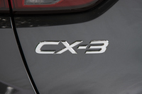 2015年2月に発表・発売されたコンパクトSUV「マツダCX-3」。当初はディーゼル車のみというユニークなラインナップだったが、2017年7月にガソリン車も発売された。