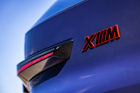 「XM」は1978年の「M1」以来となる「BMW M」専用モデルであり、Mにとって初のプラグインハイブリッド車でもある。今回試乗したハイパフォーマンスバージョン「XMレーベル」の車両本体価格は2420万円。
