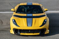 空力性能の向上や冷却性の改善のため、各部のデザインも大きく変更。フロントグリルは大型化され、左右にはホイールハウスへ空気を導くダクトが設けられた。またフロントディフューザーには、250km/hを超えると開く可動式のエアロシステムが設けられている。