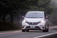 「e-POWER NISMO S」では、KYB製のダンパーを採用。サスペンションは、ガソリンエンジンを搭載する「NISMO S」と異なった、それぞれの装着タイヤに合わせたチューニングになっているという。